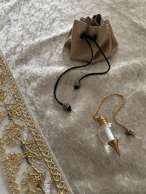 Pochon Rosa Plume - pendule - pierres - couleur beige