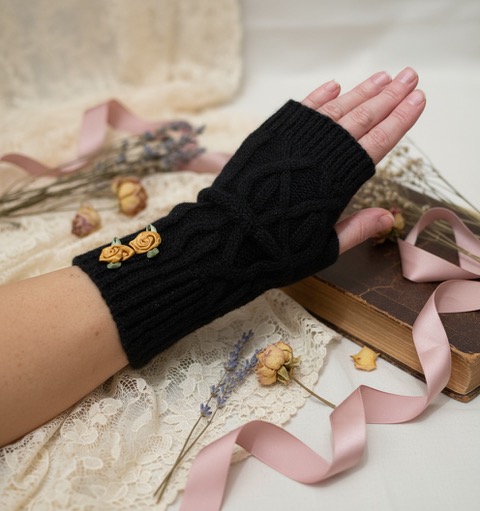 Mitaine - Rosa Plume - couleur noire - petites roses brodées